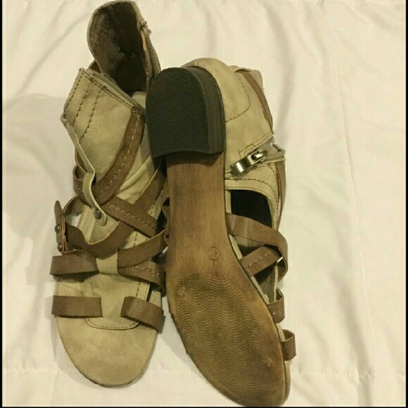 Sandals - Picture 2 of 3